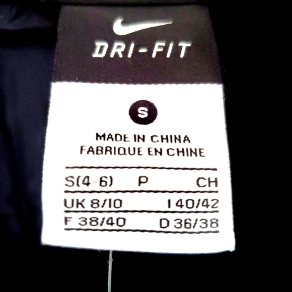 NWT NIKE Lightweight Dri Fit Training Jacket - Picture 3 of 7